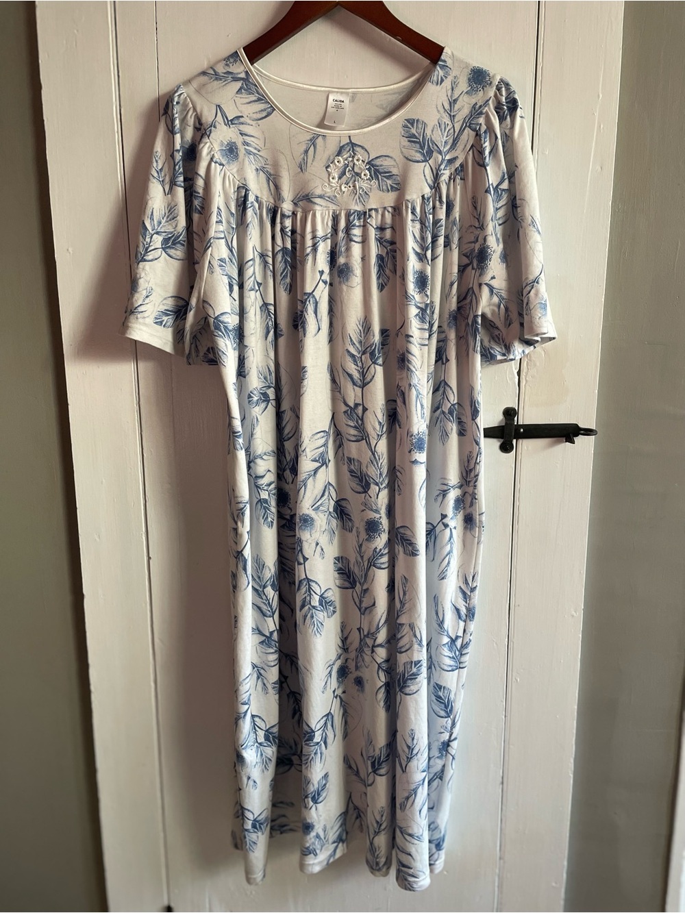 CALDIA 100% COTTON Women's Cream and Blue ShortSleeve Floral Nightgown Size L